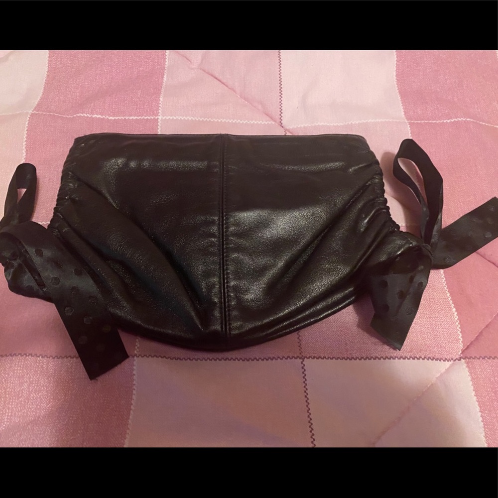 Pre-Owned-100% Leather Clutch